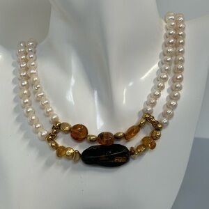 Chic Double-Strand Pearl and Gold Necklace​​​​​​​​​